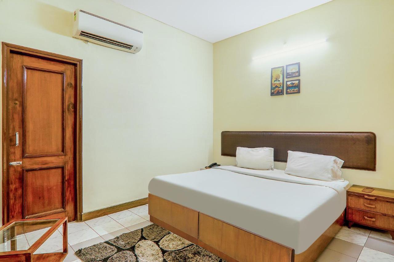 Hotel Executive Hasanganj Экстерьер фото