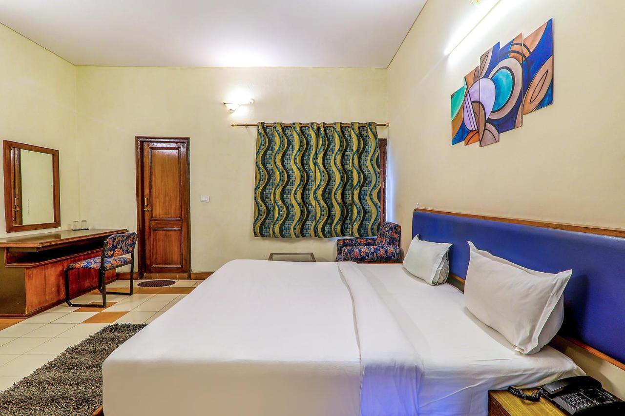 Hotel Executive Hasanganj Экстерьер фото