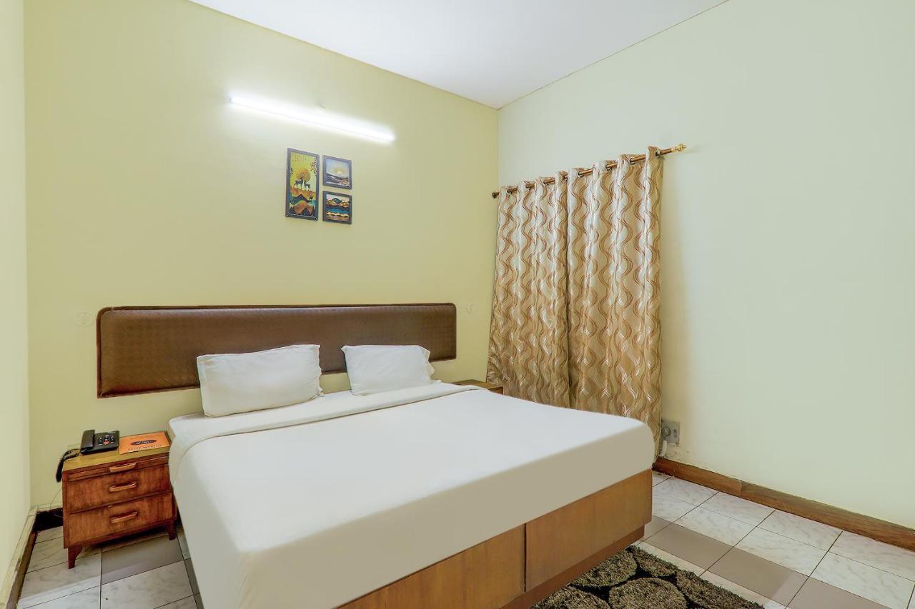 Hotel Executive Hasanganj Экстерьер фото